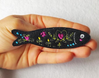 ポルトガル産イワシ刺繍ワッペン – ポルトガル産イワシのアイロン接着アップリケ（ジャケット、バッグ、帽子など） – 旅行のお土産ギフト | DIY 4インチ 10cm