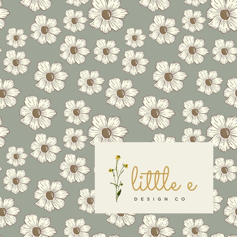 Puede incluir: Un patr&oacute;n sin costuras con flores blancas con centros marrones sobre un fondo verde claro. El patr&oacute;n se repite en toda la imagen. Un rect&aacute;ngulo blanco con un logotipo dorado que dice "little e DESIGN CO" se encuentra en la esquina inferior derecha de la imagen.