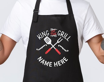 Tablier brodé personnalisé roi des grillades avec poches et ouvre-bouteille, cadeaux tablier de grillades pour homme papa chef amateur de cuisine barbecue barbecue