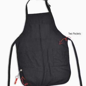 Pode incluir: Avental preto com dois bolsos e uma al&ccedil;a de pesco&ccedil;o de 2,5 cm de largura. Inclui um abridor de garrafas remov&iacute;vel. Adequado para cozinha ou churrasco.