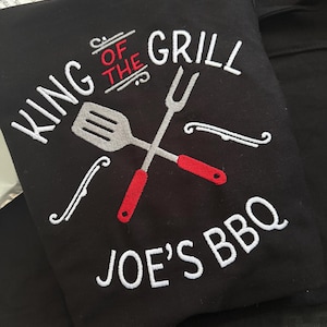 King of the Grill Apron • Personalized Name Embroidered BBQ Apron with Bottle Opener • Unique Grill Gift for Men or Grill Lovers imagem 9
