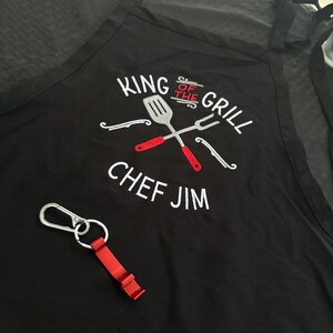 King of the Grill Apron • Personalized Name Embroidered BBQ Apron with Bottle Opener • Unique Grill Gift for Men or Grill Lovers imagem 10