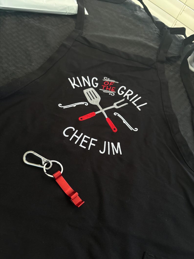 King of the Grill Apron • Personalized Name Embroidered BBQ Apron with Bottle Opener • Unique Grill Gift for Men or Grill Lovers imagem 10