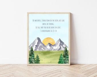 Puede incluir: Una pintura de acuarela de montañas con un sol amarillo y árboles verdes. El texto dice "Estad alerta, manteneos firmes en la fe, actuad como hombres, sed fuertes. Que todo lo que hagáis sea hecho con amor. 1 Corintios 16:13-14."