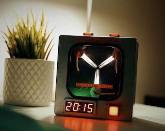 Time Machine clock and convector alarm clock from the DeLorean in Back to the Future (OFFICIAL jéjélingé)
