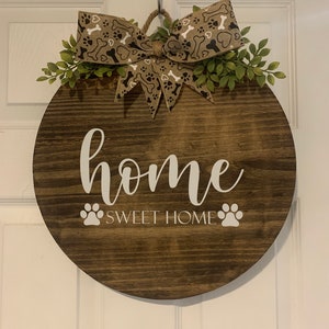 Pet Door Hanger Welcome Sign Dog Mom Gift Cat Mom Gift Gift For Her Front Door Wreath Round Wooden Pet Sign Everyday Decor For Pet Parent