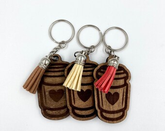 Café con corazón láser grabado llavero de madera // Pink Tan Cream Tassel