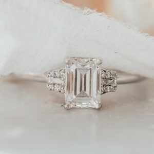 Moissanit Verlobungsring im Smaragdschliff Geschenk für Sie 14K Weißgold Ehering Jahrestag Geschenk Jahrestagsring Diamant im Smaragdschliff