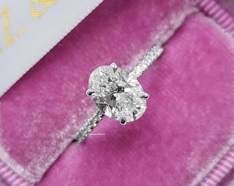 Anillo de moissanita de 2 quilates con corte ovalado y halo oculto, anillo de compromiso con micropavé de piedras laterales, anillo de boda con diamante ovalado, anillo de propuesta para ella.