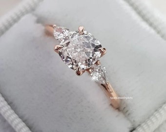 2カラットのクッションカットモアッサナイトリング、細長いクッション型の婚約指輪、結婚指輪、クッションカットの3ストーンリング、記念日の指輪、彼女への贈り物