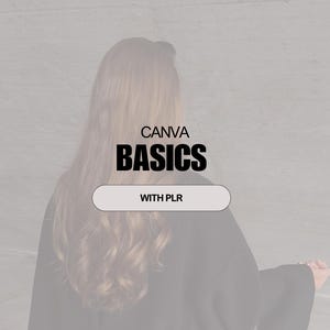 Puede incluir: Imagen con el texto "CANVA BASICS" en negrita negra, con "WITH PLR" en una fuente más pequeña sobre un rectángulo redondeado gris claro. El fondo muestra a una persona con cabello largo y rubio ondulado que lleva una parte superior negra.