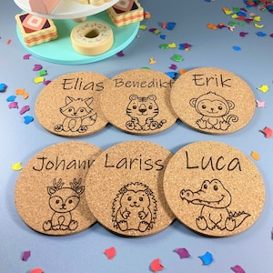 Posavasos de corcho personalizados, nombre de niño, cumpleaños, tarjetas de lugar, regalo de invitado, recuerdo de fiesta, decoración de mesa, fiesta, animales, obsequio