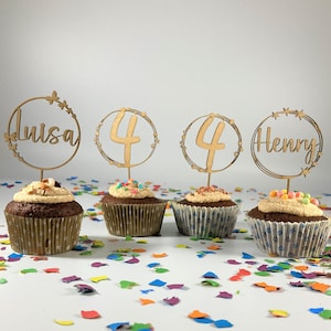 Topper cupcake in legno, muffin, compleanno bambini, decorazione da tavolo, numero desiderato, nome desiderato, personalizzato, segnaposto, segnaposto, segnaposto