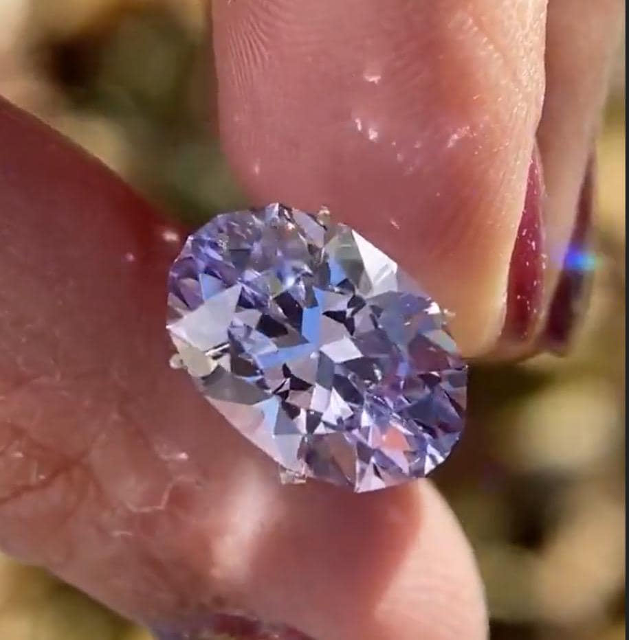 5.18 ct synthetic lavender spinel. Flame fusion vintage lilac material made in Bitterfeld East Germany. Custom oval. 12.8 x 8.73 mm