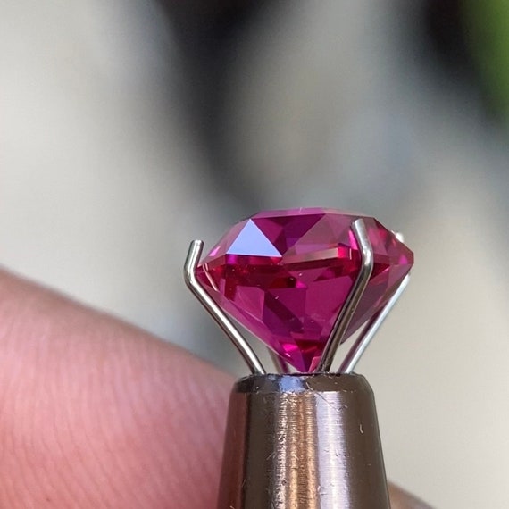 3.16 Ct Lab Created Electric Pink/ Hot Pink Sapphire Loose Round