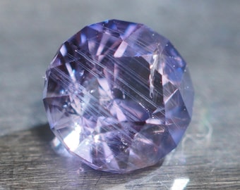 Saphir Umba de 1,1 ct. 5,7 mm. Modèle « Mini menthe ». Violet doux, lavande avec inclusions
