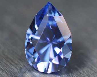 Saphir pervenche de 1,41 ct. Saphir de laboratoire bleu bleuet dans un design poire Barion. Saphir Czochralski, bleu moyen. 8,1 x 5,4 mm