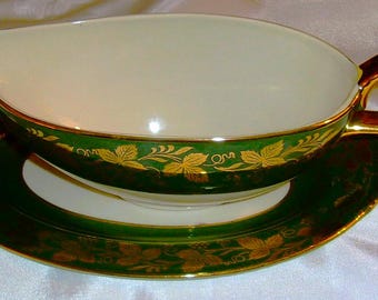 Vintage Homer Laughlin Nautilus H52N5 Green Grapes Gravy Boat w/ Underplate.