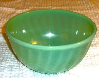 Fantastic Original Fire-King Oven Ware 7" Jadeite Swirl Bowl