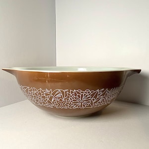 Vintage Pyrex Woodland Pattern Servieren Nesting Große Rührschüssel 4 Quart, Woodlands Braun und Weiß Floral Pyrex 444, modernes Bauernhaus