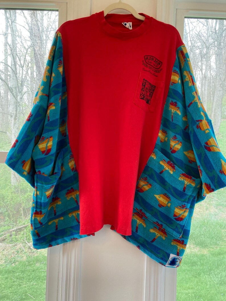 T-shirt in spugna ispirata al negozio di surf Ron Jon, poncho, top, caftano immagine 10