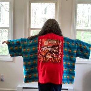 T-shirt in spugna ispirata al negozio di surf Ron Jon, poncho, top, caftano immagine 1