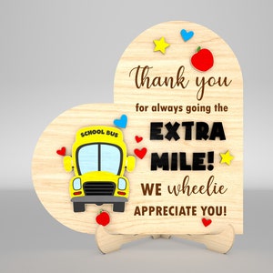Sinal de coração de motorista de ônibus SVG, presente para motorista de ônibus, sinal de motorista de ônibus escolar svg, presentes de volta às aulas svg, arquivos Glowforge svg, arquivos cortados a laser