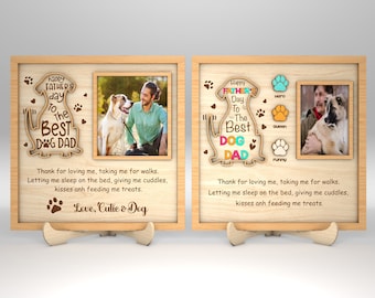 Może przedstawiać: Drewniana tabliczka z sylwetką psa i tekstem "Happy Father's Day to the Best Dog Dad". Tabliczka ma dwa miejsca na zdjęcia, jedno z mężczyzną i psem na spacerze, a drugie z mężczyzną trzymającym psa. Tekst "Thank for loving me, taking me for walks. Letting me sleep on the bed, giving me cuddles, kisses and feeding me treats. Love, Cutie & Dog" jest wydrukowany pod miejscami na zdjęcia.