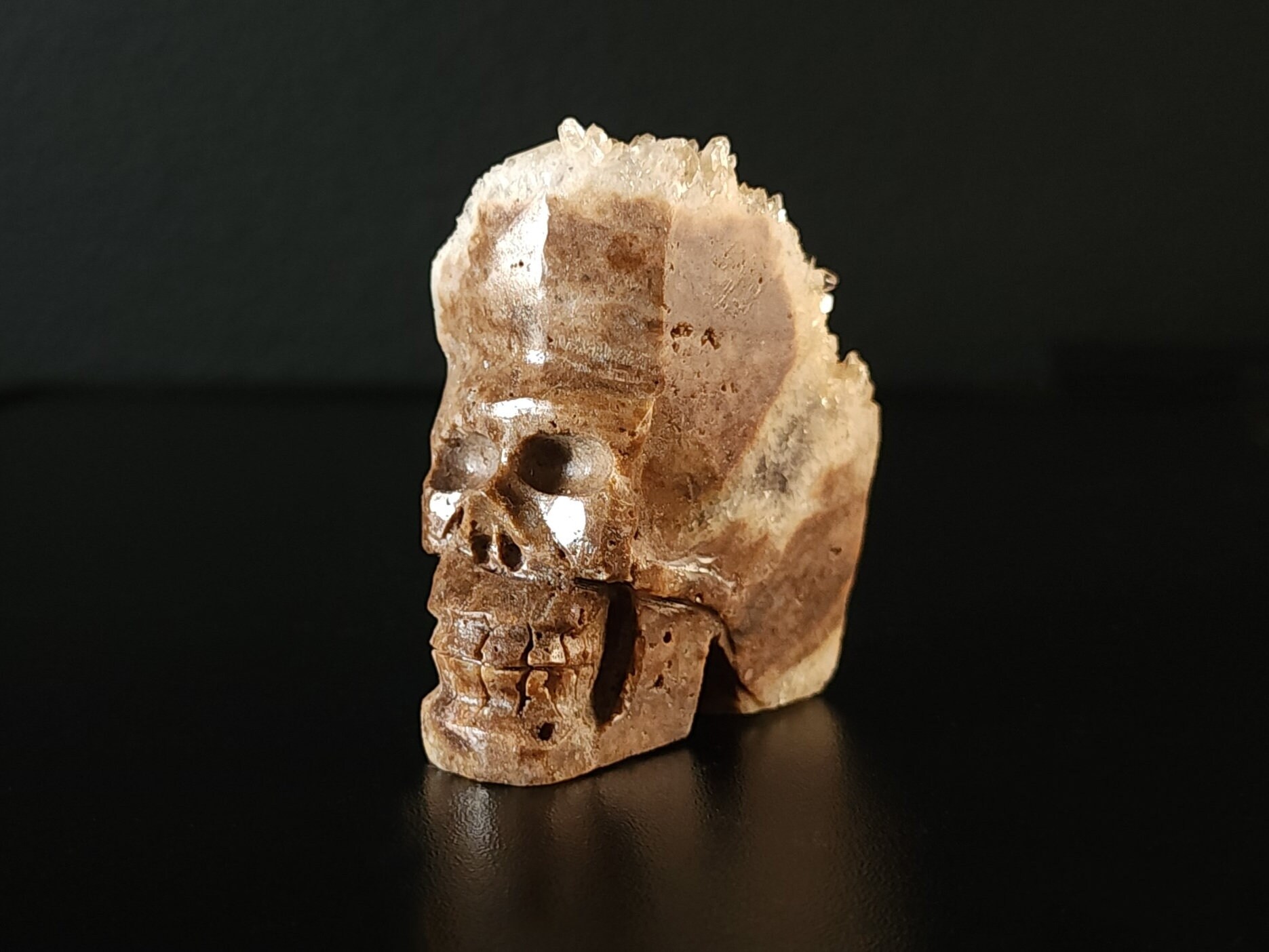 天然水晶の手彫り宇宙人の頭蓋骨 天然水晶の手彫り宇宙人の頭蓋骨