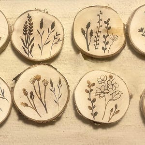 Wood Slice Wildflower Coasters, Wood Burned Boho Gift, Customizable Modern Rustic Pyrography, Wooden Rugged Coaster, Botanical Home Decor