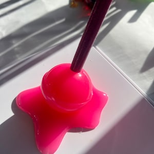 Geschmolzener einfarbiger rosa Lutscher | Ringhalter | Stifthalter