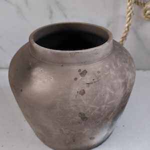 Vintage Style Terracotta Vase Handmade Clay Pot Rustic Ceramic Vase Home Decor Antique Inspired Amphora Earthy Home Accent Wabi-Sabi Pottery