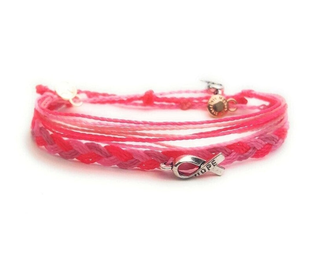 Bracciale rosa per la sensibilizzazione sul cancro al seno con