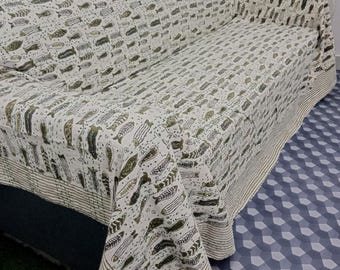 Handmade Kantha Quilt - Indian Block Print Bedding in King Size - Cozy Throw Blanket Ideal for Mother’s Day Gift or Bedroom Makeover