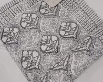 Handcrafted Kantha Quilt King Size - Soft Cotton Throw Blanket with Traditional Indian Design - Cozy and Stylish Bedspread for a Boho Home