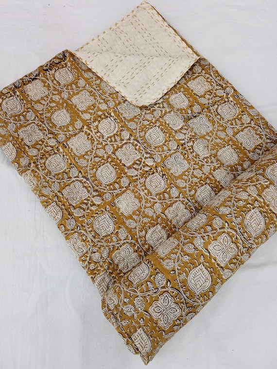 Handcrafted Kantha Quilt King Size - Soft Cotton Throw Blanket with Traditional Indian Design - Cozy and Stylish Bedspread for a Boho Home