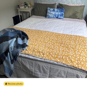 Handgefertigte Kantha Quilt, Senf Gelbe Quilt mit Weißem Blumendruck, Baumwolle Tagesdecke, Leichte Decke, Boho Bettwäsche Queen Bettdecke
