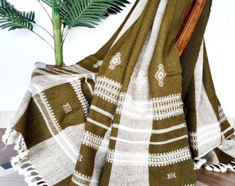 Handmade Bhujodi Wool Throw Blanket: Indian Woven Decor
