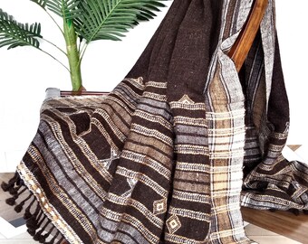 Handmade Bhujodi Wool Throw Blanket: Indian Woven Decor