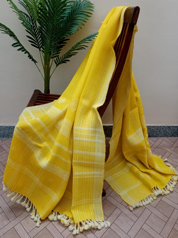 Handmade Wool Bhujodi Throw Blanket | Vintage Indian Wool Blanket | Cozy Farmhouse or Cottage Living Room Accent with Artisan Craftsmanship