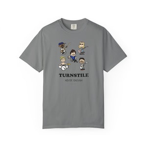 Turnstile Never Enough Cartoon Peanuts Band Grafik T-Shirt, Musik Liebhaber Geschenk, Unisex T-Shirt, Rock Konzert Shirt, lässige niedliche Komfort Farben Bild 2