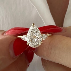 3 Carat Pear Shape Diamond Three Stone Engagement Ring / E VS1 Lab Grown Diamond / 14k Yellow Gold 3 Stone Ring / Triad Ring / Trilogy Ring