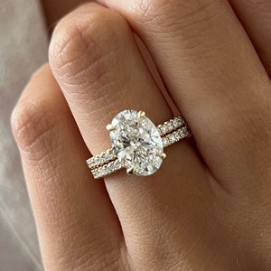 3 karaat ovale E VVS2 diamanten Franse effenen verlovingsring set / 3kt ovale lab diamanten bruids set / verborgen halo ring in 14k geel goud / V Pave