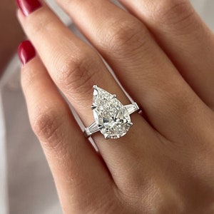 5 Carat Pear Cut F VVS2 Lab Grown Diamond Three Stone Ring / CVD Diamond 3 Stone Ring / 5.5CT Pear Cut & Tapered Baguette Trilogy Ring