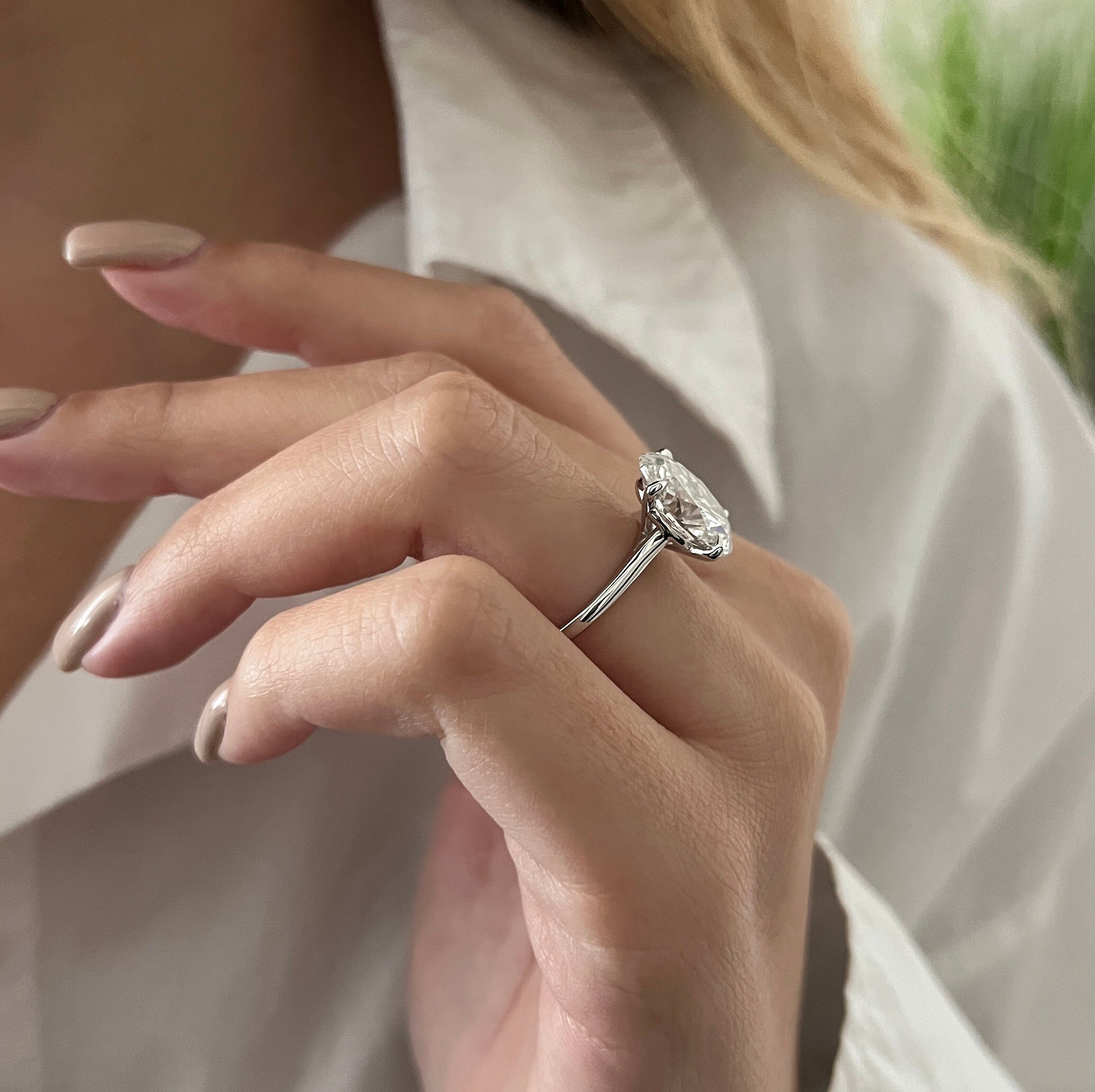 5カラットオーバルラボグロウンダイヤモンドソリティアリング