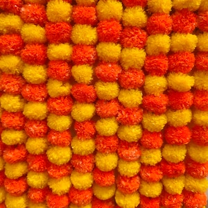 VENDITA SU Fiore di calendula indiano Decorativo artificiale Deewali Corde di ghirlanda di fiori di calendula per la decorazione della festa nuziale di Natale Yellow With Orange