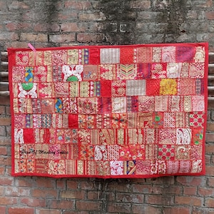 手作りのシルク/コットンタペストリー、インドの民族パッチワークアート、コットン刺繍の壁掛けランナー