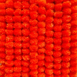 VENDITA SU Fiore di calendula indiano Decorativo artificiale Deewali Corde di ghirlanda di fiori di calendula per la decorazione della festa nuziale di Natale Orange