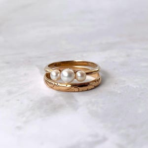 Vintage 9k solid yellow gold Japanese pearl trilogy ring