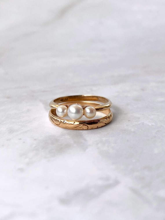 Vintage 9k solid yellow gold Japanese pearl trilogy ring
